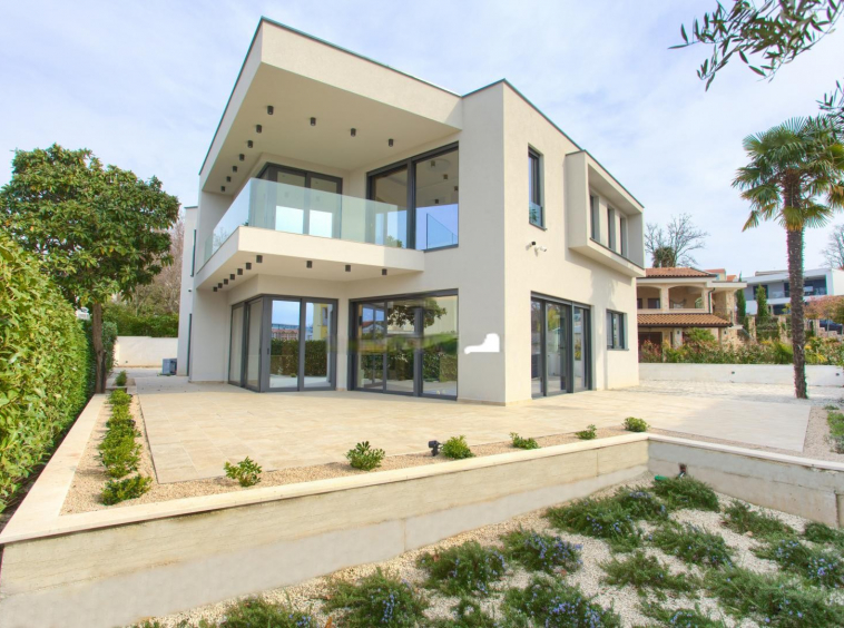 Luxury villa with pool Malinska for sale