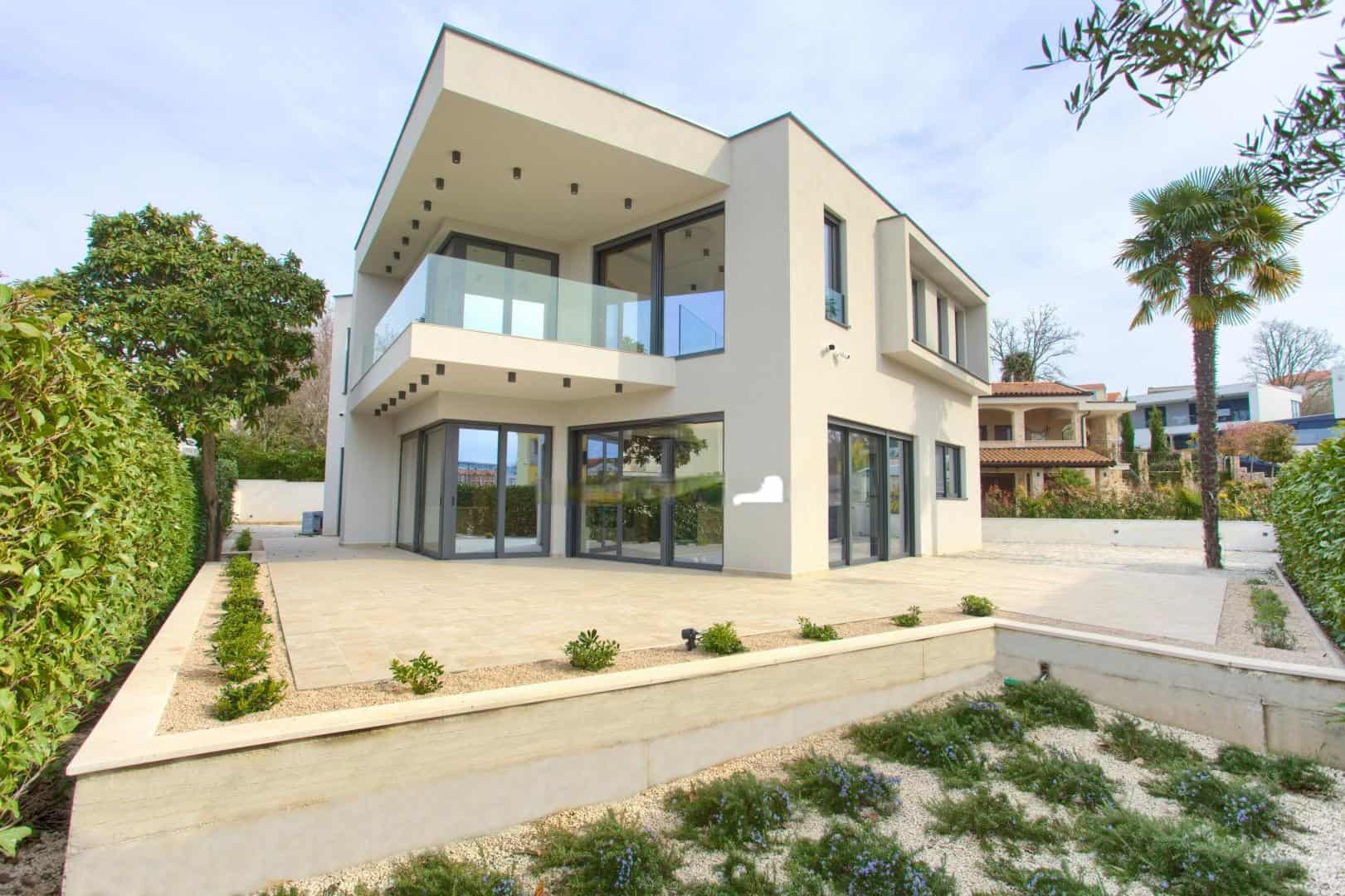 Luxury villa with pool Malinska for sale