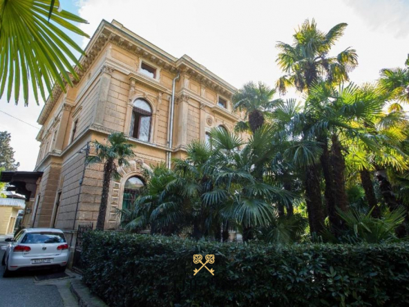 Apartment in historical villa in Opatija, offers 2 bedrooms, 2 bathroom, private parking space.