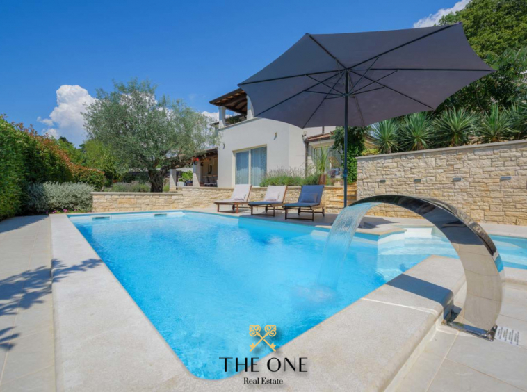 Beautiful villa with swimming pool, ofers 4 bedrooms, 3 bathrooms, outside playground, private outdoor parking for several cars