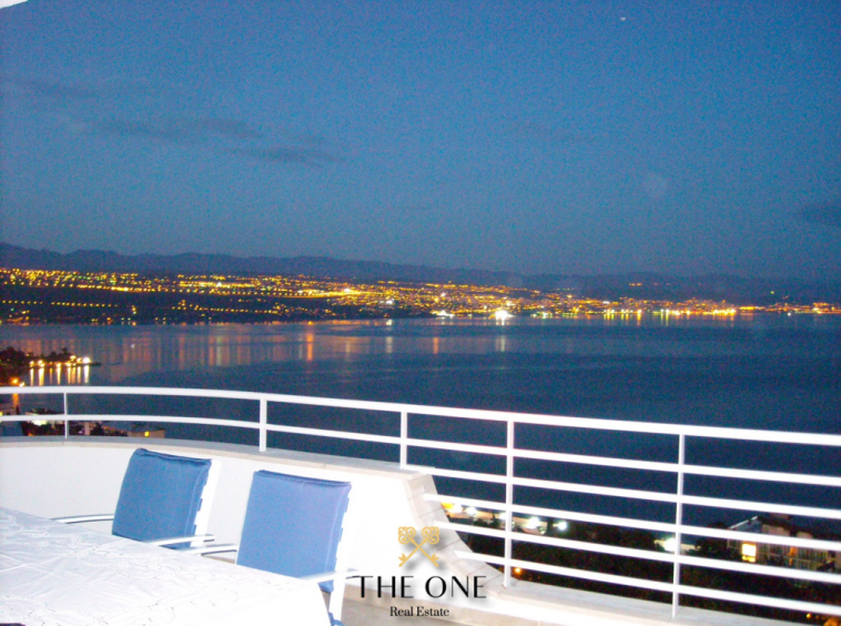 Beautiful apartment with amazing sea view, offers 2 bedrooms, 2 bathrooms, private parking spot.