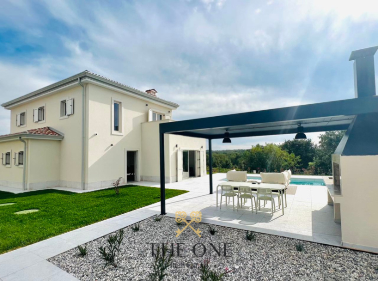 Newly built villa with pool, offers 4 bedrooms, 3 bathrooms, private parking space.