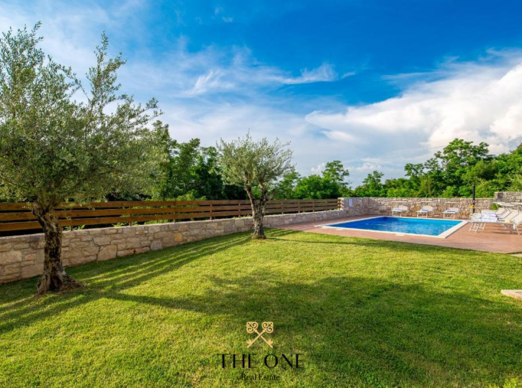 Beautiful stone villa in central Istria, offers 3 bedrroms, 4 bathrooms, pool, playroom, private parking area.