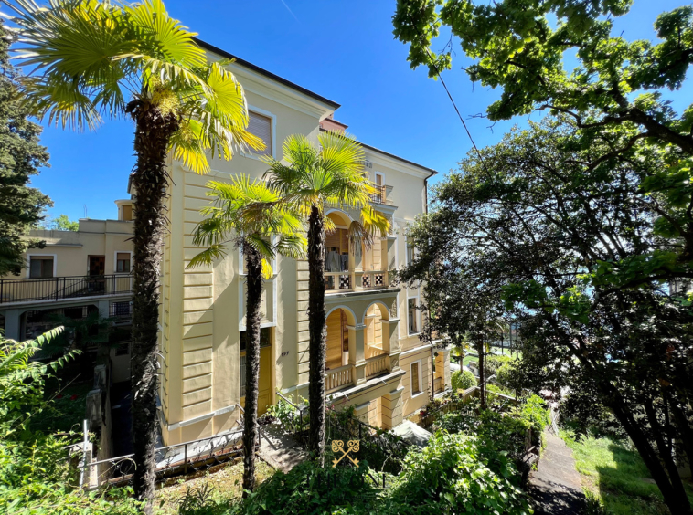 Beautiful apartment in historical villa offers 2 bedrooms, 2 bathrooms, garage, outside parking spot.