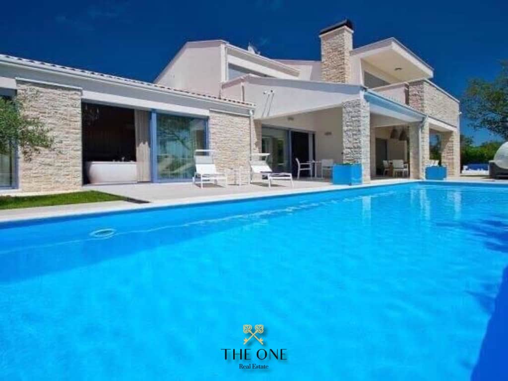 Exquisite villa with a swimming pool offers 5 bedrooms, 6 bathrooms, outdoor jacuzzi, outdoor parking space.
