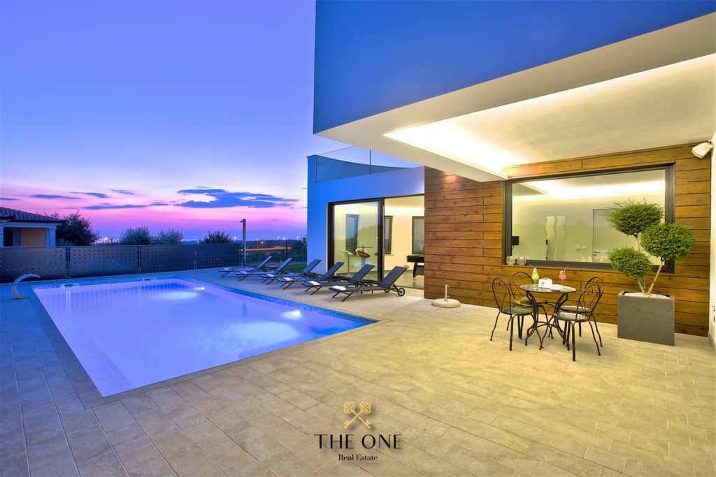 Modern luxury villa with a beautiful panoramic view offers 4 bedrooms, 4 bathrooms, wellness area, private parking.