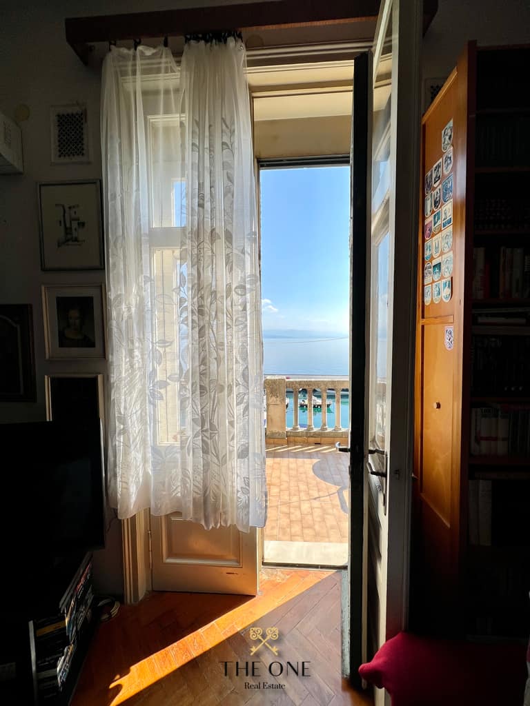 Waterfront apartment in historical villa, Opatija offers 2 bedrooms, 1 bathroom, private parking spot in the yard.