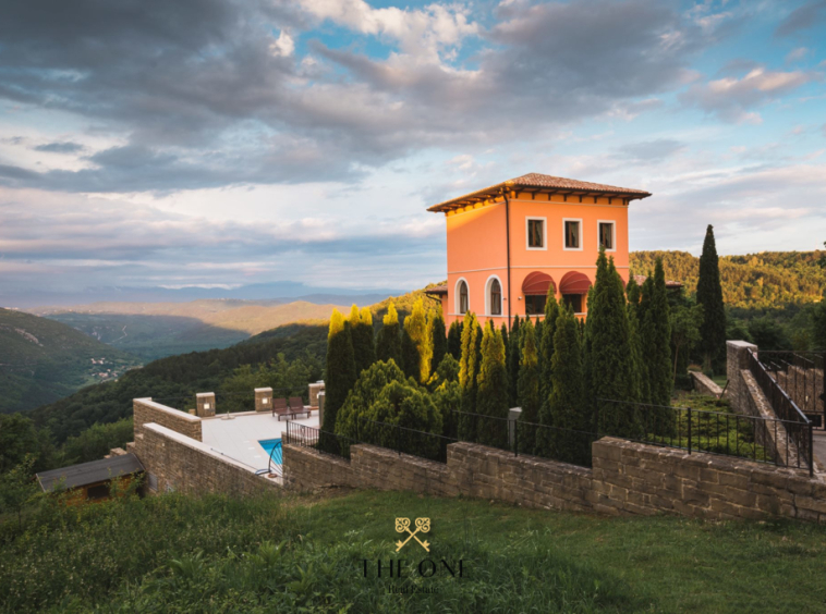 Beautiful historic villa with an amazing view surrounded with a lush greenery offers 6 en-suite bedrooms, Finnish and Turkish sauna, pool, 4 toilets, private parking area.