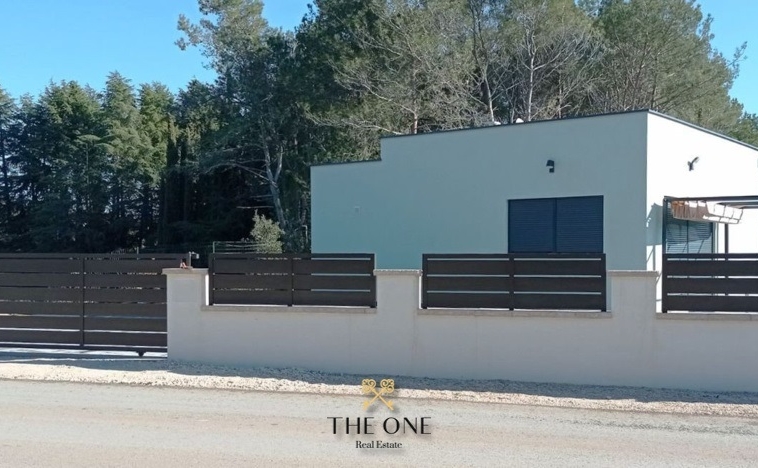 Newly built villa with a pool offers 2 bedrooms, 3 bathrooms, private parking space.