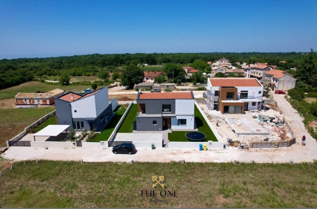 Newly built villa in Istria offers 3 bedrooms, 3 bathrooms, toilet, pool, outside parking space.