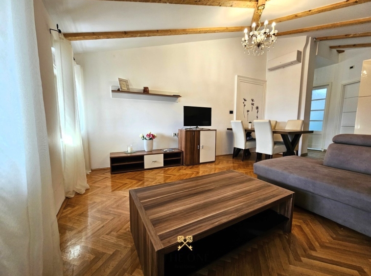 Apartment in center of Opatija offers 2 bedrooms, 1 bathroom.