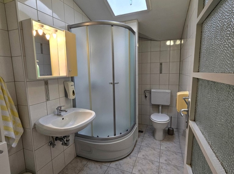 Apartment in center of Opatija offers 2 bedrooms, 1 bathroom.