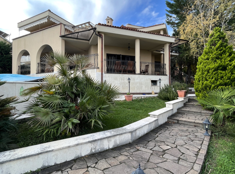 Beautiful villa with a pool offers four bedrooms, five bathrooms, sauna, private parking space.