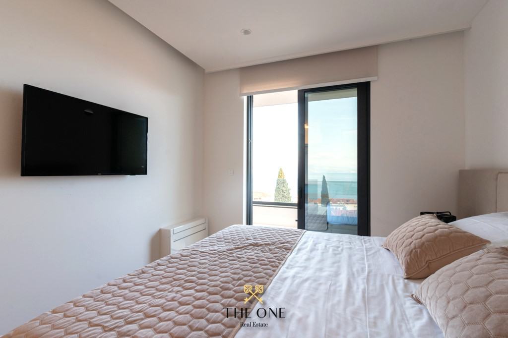 Beautiful modern apartment offers 2 bedrooms, 2 bathrooms, terrace with an amazing sea view.