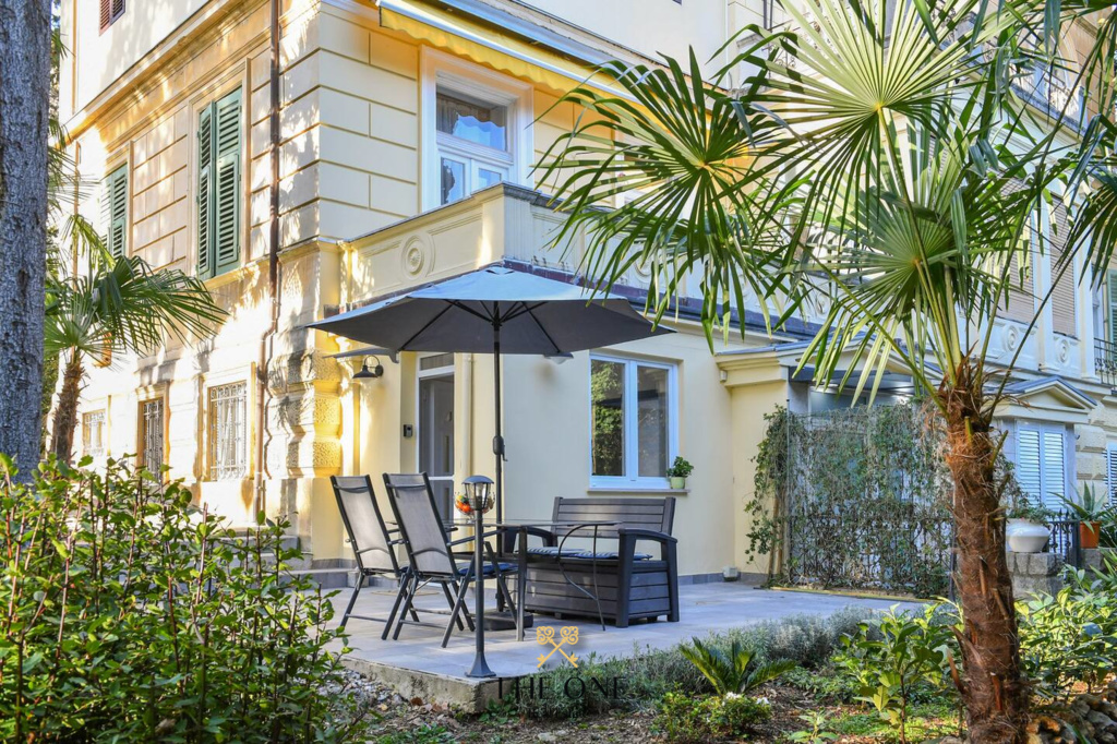 Apartment near sea offers 1 bedroom, 1 bathroom, storage room.