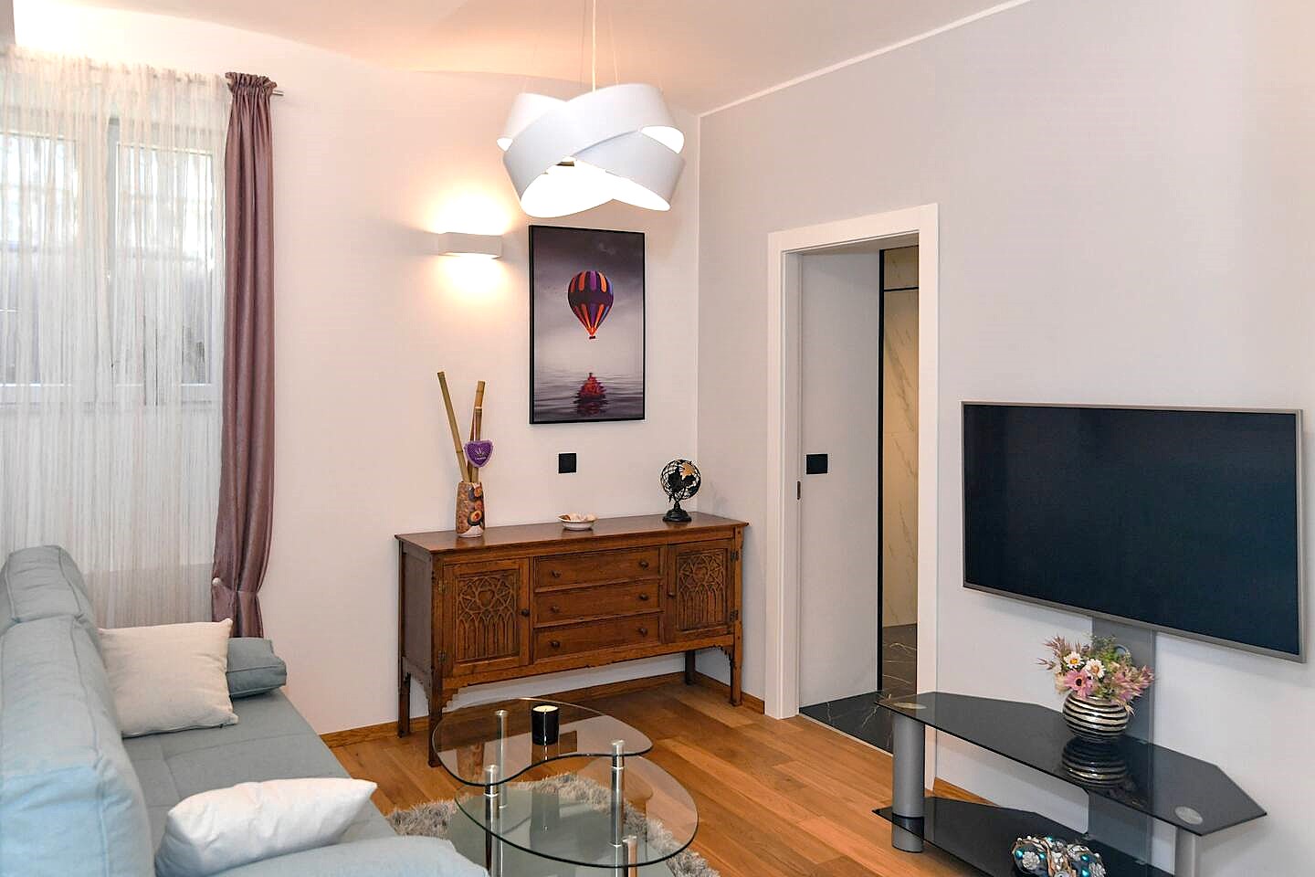 Apartment near sea offers 1 bedroom, 1 bathroom, storage room.