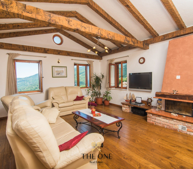 Villa with a pool offers 4 bedrooms, 3 bathrooms, toilet, gym, sauna, private parking space.