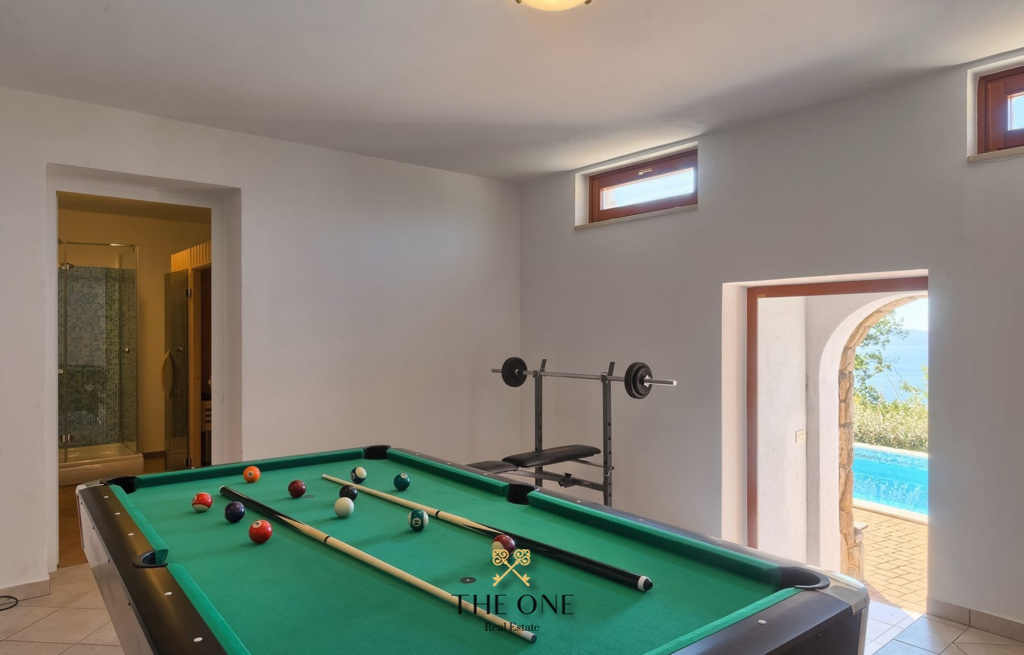 Villa-in-Opatija-for-sale (6) Villa with a pool offers 4 bedrooms, 3 bathrooms, toilet, gym, sauna, private parking space.