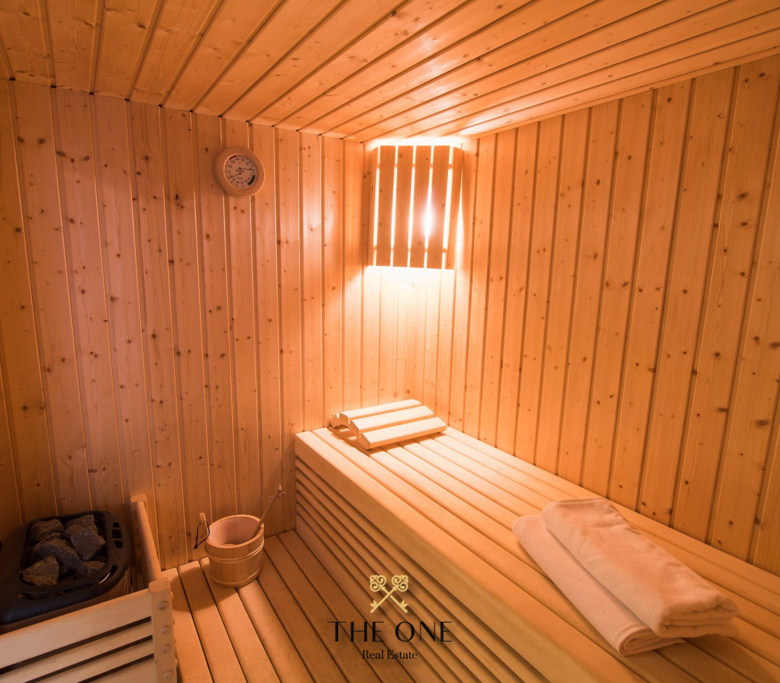 Villa with a pool offers 4 bedrooms, 3 bathrooms, toilet, gym, sauna, private parking space.